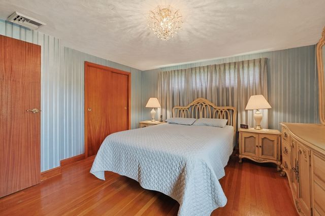 11 Preston St, Wakefield, MA 01880