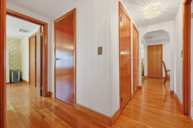 11 Preston St, Wakefield, MA 01880