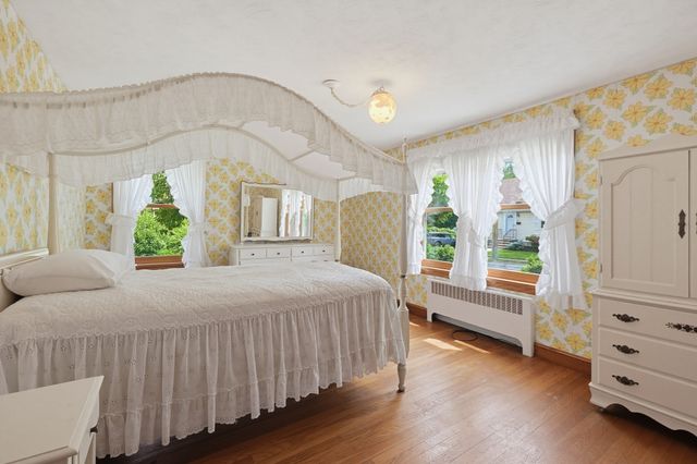 11 Preston St, Wakefield, MA 01880