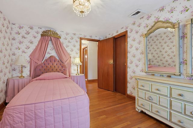 11 Preston St, Wakefield, MA 01880