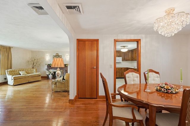 11 Preston St, Wakefield, MA 01880
