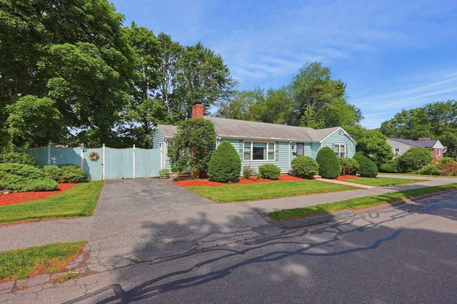11 Preston St, Wakefield, MA 01880
