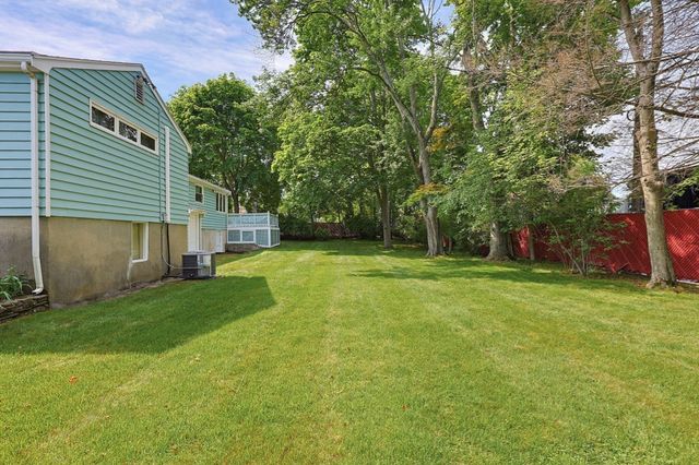 11 Preston St, Wakefield, MA 01880