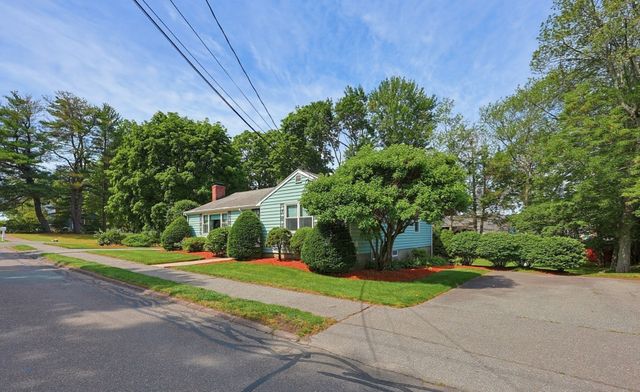 11 Preston St, Wakefield, MA 01880