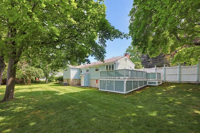 11 Preston St, Wakefield, MA 01880