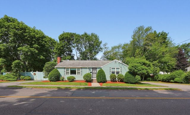 11 Preston St, Wakefield, MA 01880