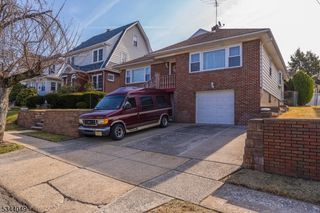 10 Pleasant Pl, Kearny Town, NJ 07032