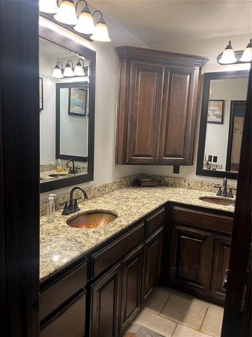 14525 S Robinson Avenue, Oklahoma City, OK 73170
