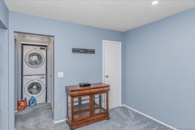 62 Cambridge Drive W, Copiague, NY 11726