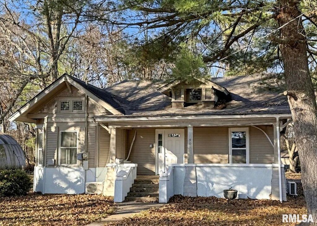 901 S 22ND Street, Herrin, IL 62948