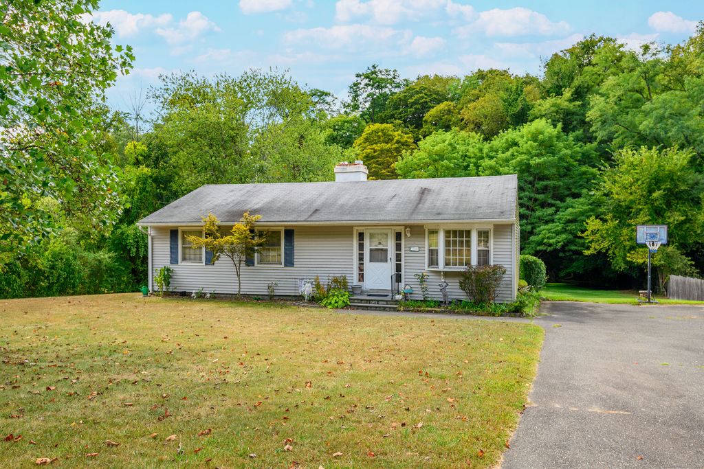 20 Jackson Drive, Danbury, CT 06811