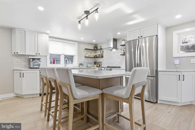 879 BRIDGETOWN PIKE, Langhorne, PA 19053