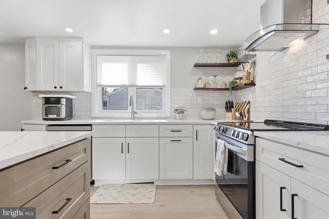 879 BRIDGETOWN PIKE, Langhorne, PA 19053