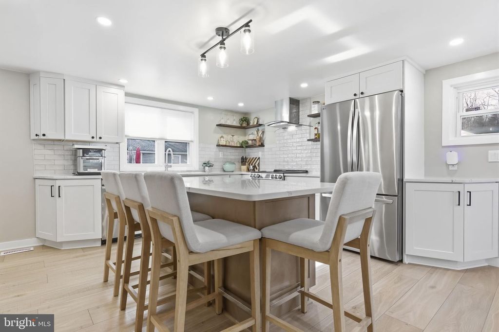 879 BRIDGETOWN PIKE, Langhorne, PA 19053