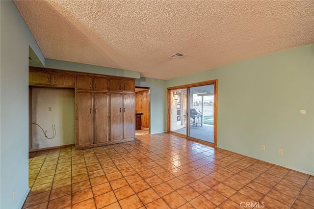 19459 Shasta Road, Apple Valley, CA 92307