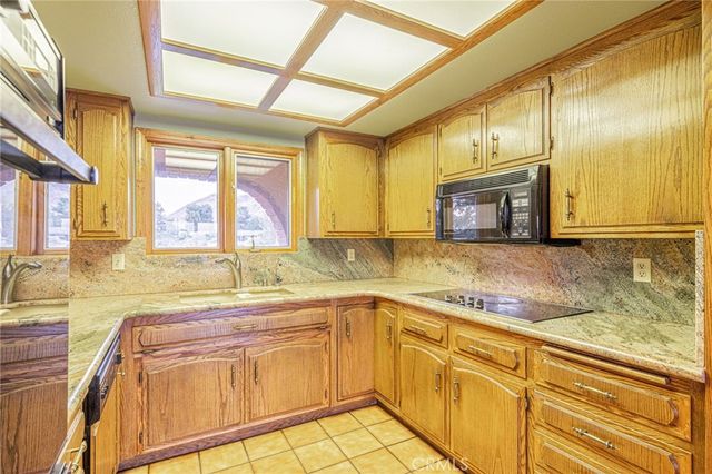 19459 Shasta Road, Apple Valley, CA 92307