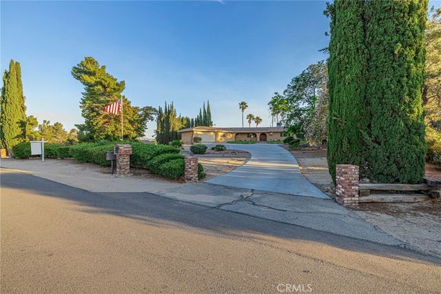19459 Shasta Road, Apple Valley, CA 92307