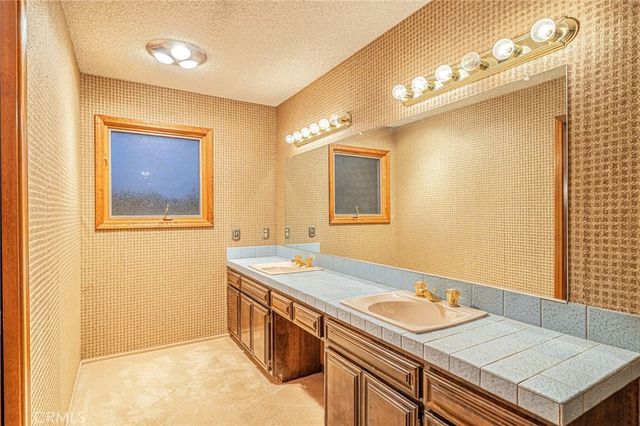 19459 Shasta Road, Apple Valley, CA 92307