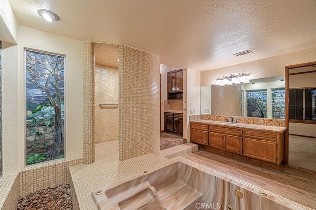19459 Shasta Road, Apple Valley, CA 92307