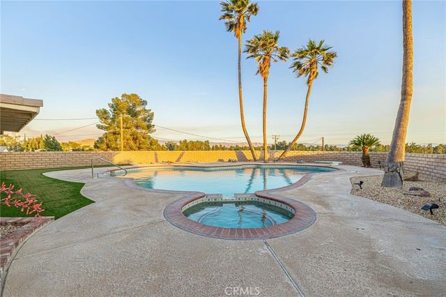 19459 Shasta Road, Apple Valley, CA 92307