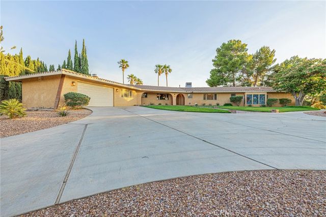19459 Shasta Road, Apple Valley, CA 92307