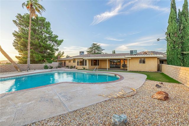 19459 Shasta Road, Apple Valley, CA 92307