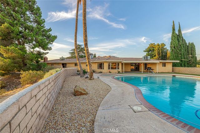 19459 Shasta Road, Apple Valley, CA 92307