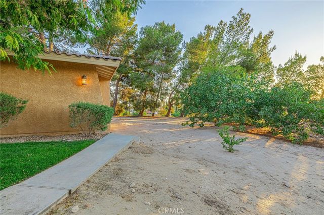 19459 Shasta Road, Apple Valley, CA 92307