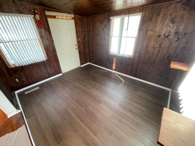 937 N Wood Avenue, Griffith, IN 46319