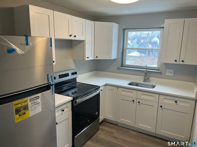 32 Cook Avenue B21, Meriden, CT 06451