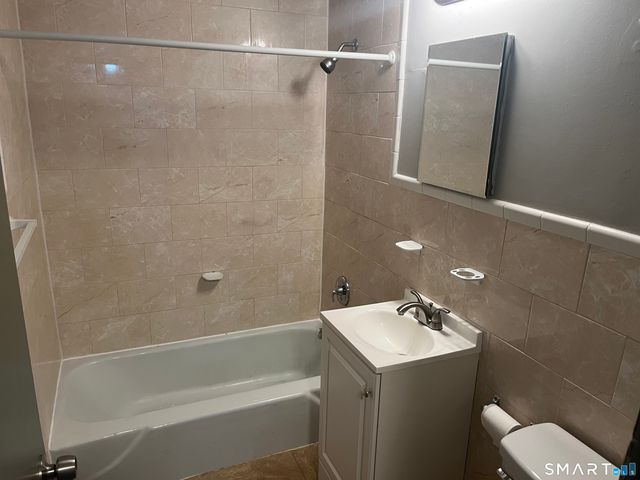 32 Cook Avenue B21, Meriden, CT 06451