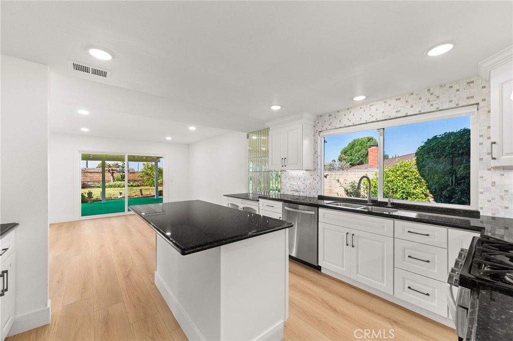 Image 14 of property listing at 1348 Hickory, La Verne, CA 91750