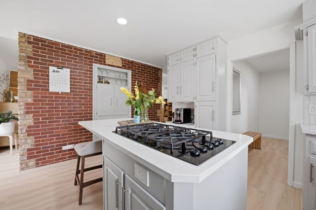 145 S Pinecrest Ave, Wichita, KS 67218