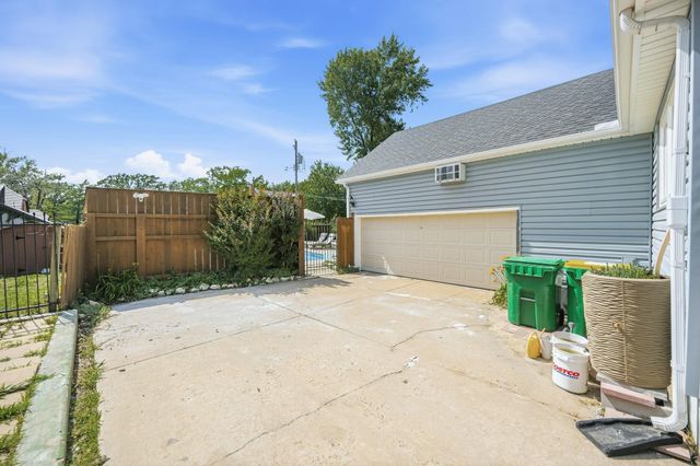 145 S Pinecrest Ave, Wichita, KS 67218