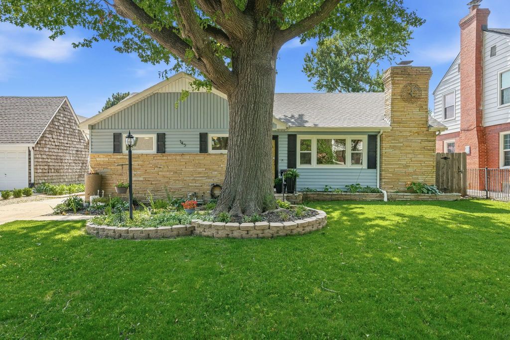 145 S Pinecrest Ave, Wichita, KS 67218