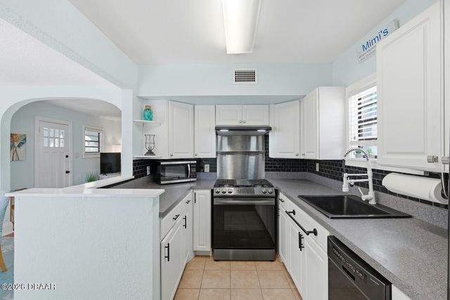 7 Clarendon Court, Daytona Beach, FL 32118