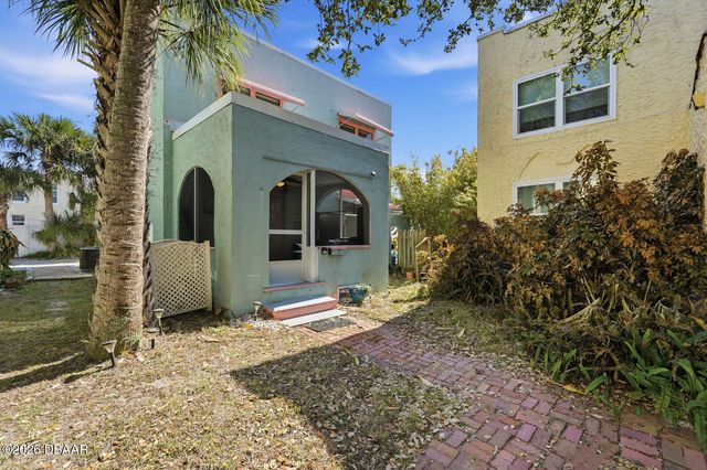 7 Clarendon Court, Daytona Beach, FL 32118