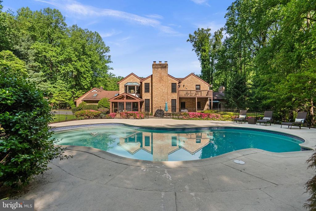 Image 2 of property listing at 650 BRYANTS NURSERY RD, Silver Spring, MD 20905