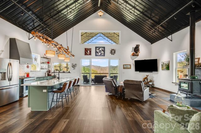 4530 Double Island Road, Green Mountain, NC 28740