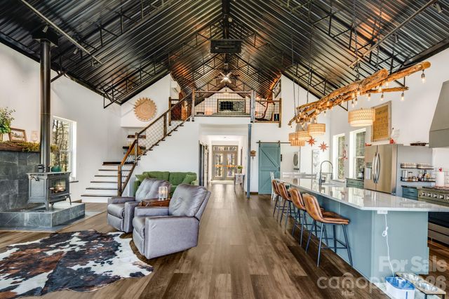 4530 Double Island Road, Green Mountain, NC 28740