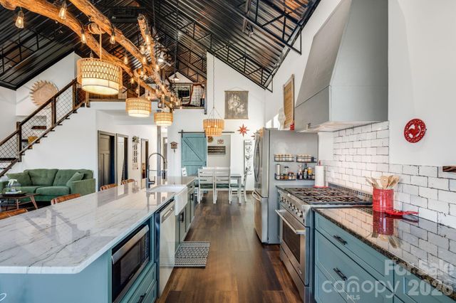 4530 Double Island Road, Green Mountain, NC 28740