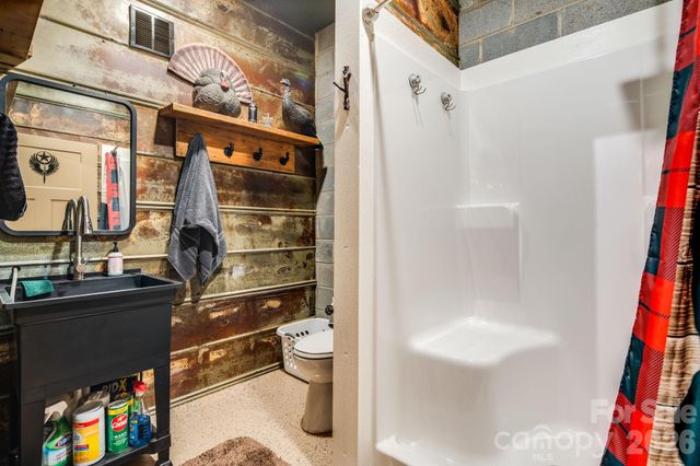4530 Double Island Road, Green Mountain, NC 28740