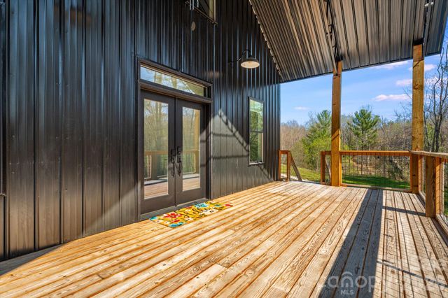 4530 Double Island Road, Green Mountain, NC 28740