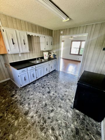 137 Kenmore Ave, Winchester, TN 37398