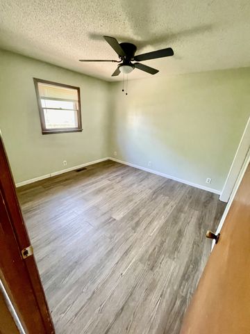 137 Kenmore Ave, Winchester, TN 37398