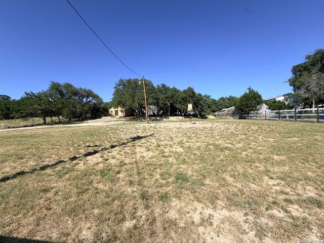 1071 CYPRESS DR, Canyon Lake, TX 78133
