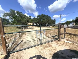 1071 CYPRESS DR, Canyon Lake, TX 78133