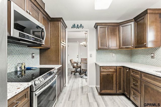 10320 Hilltop Road, Omaha, NE 68134