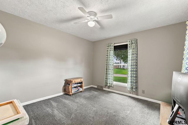 10320 Hilltop Road, Omaha, NE 68134