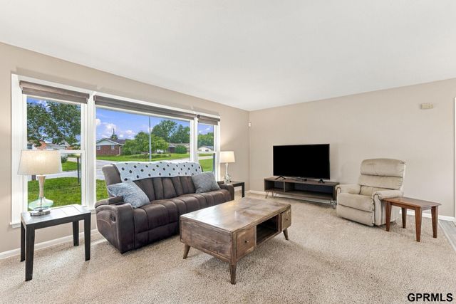 10320 Hilltop Road, Omaha, NE 68134